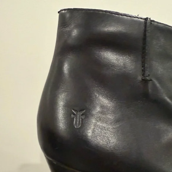 Frye Jennifer Black Leather Ankle Booties, size 9.5 - Picture 14 of 16